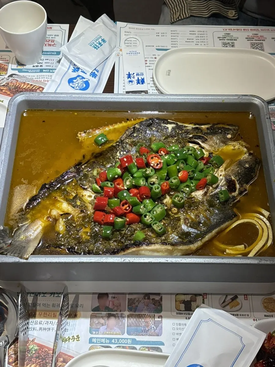 Thịt cá kaoyu mềm chấm cùng sốt tự pha