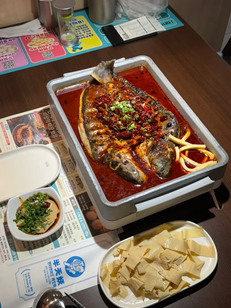 Table setting for the ordered mala kaoyu