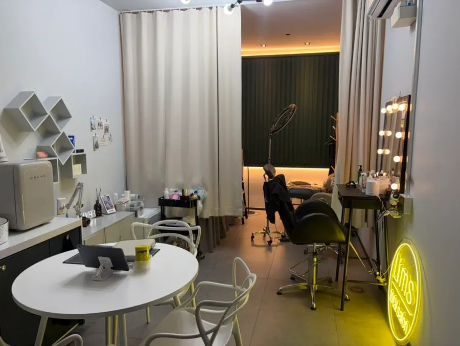 Eyelash extension salon in Dunsan-dong