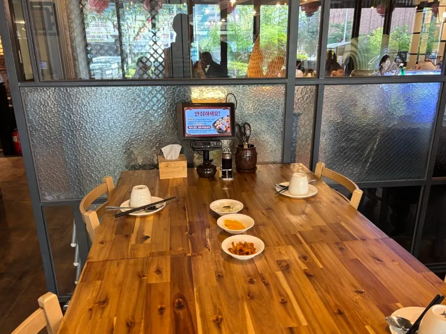 Table setting for Macheonchwi's Lunch A Course