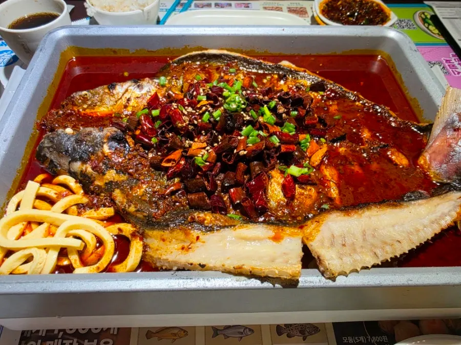 A full spread of mala kaoyu at Bantiannyao Kaoyu Daejeon Branch