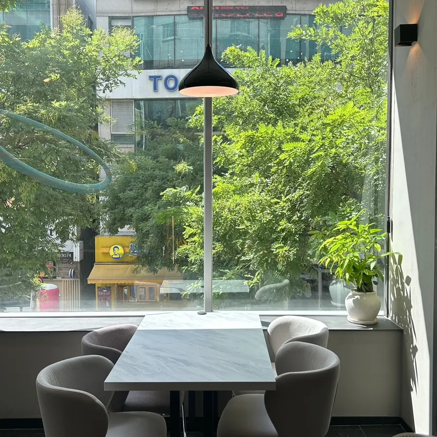 通往2楼店铺的入口