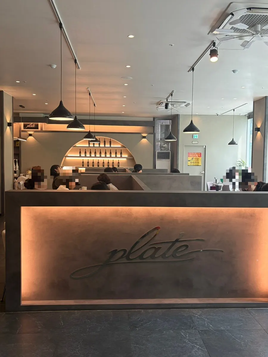 Surroundings of Plate Dunsan Branch, located in the building next to Galleria