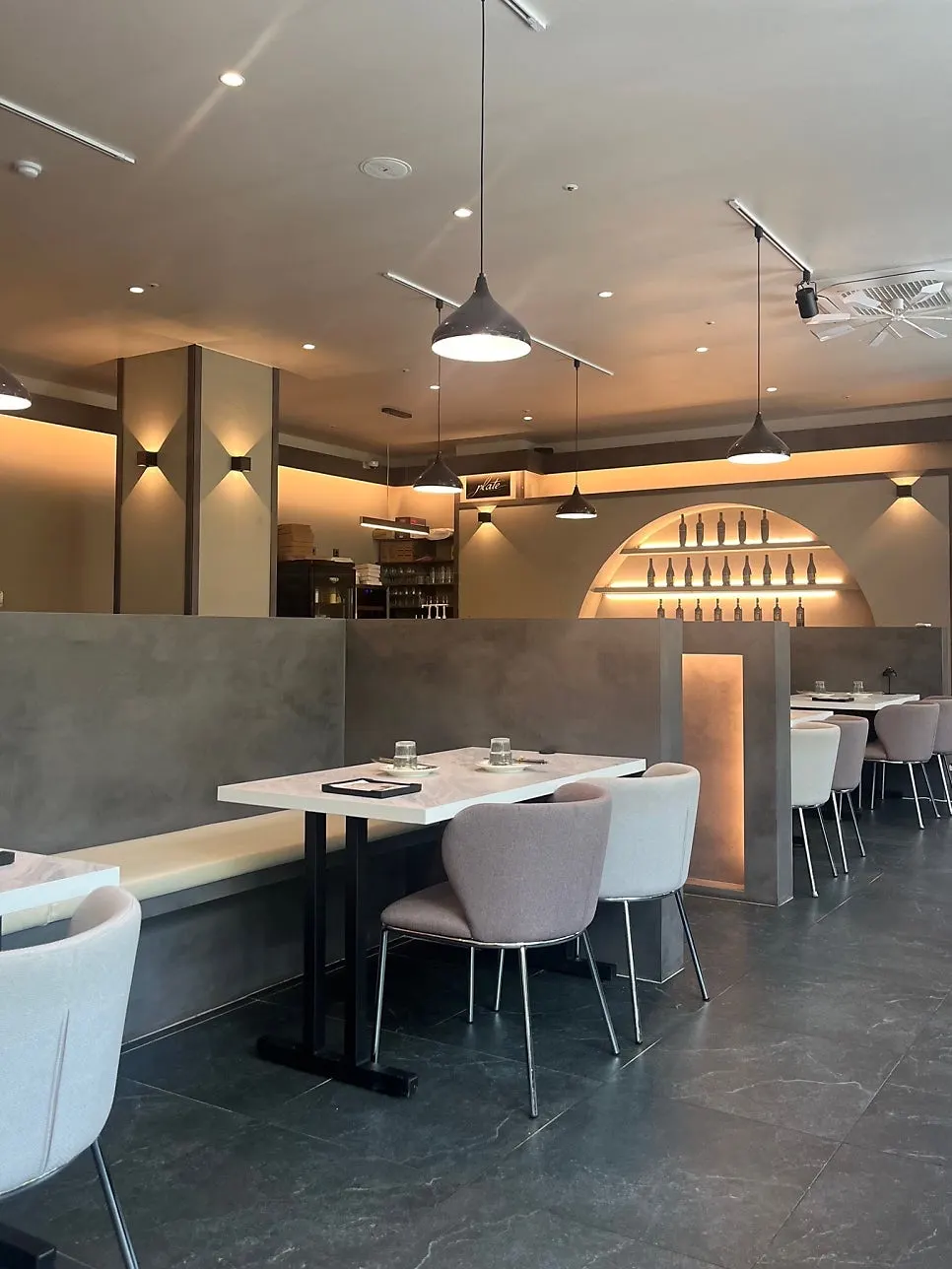 Plate Dunsan Branch dining hall with wide table spacing