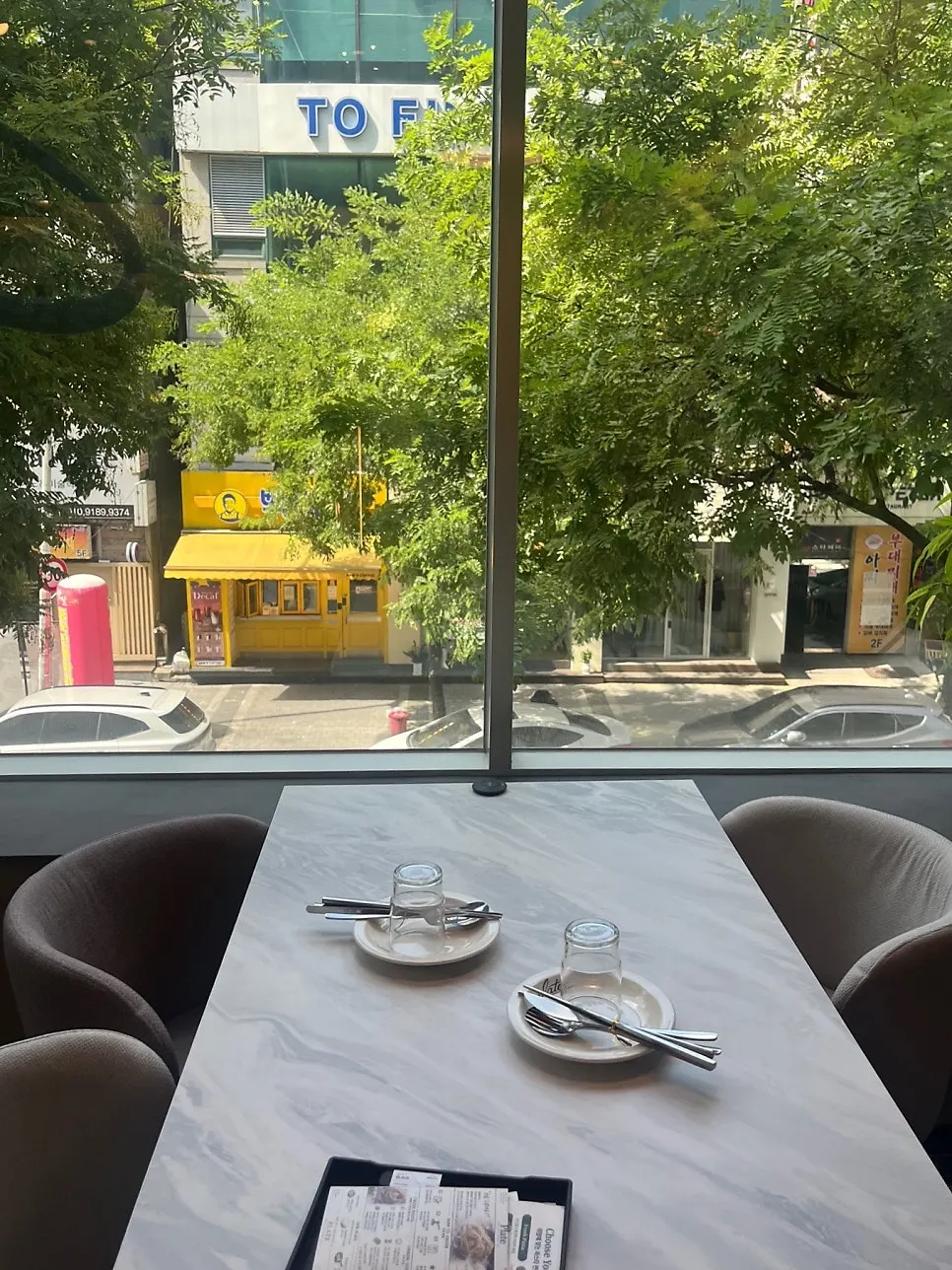 Green view from the window seat at Plate Dunsan Branch