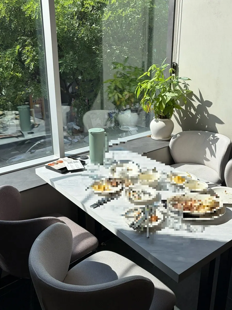 Clean interior seating at Plate Dunsan Branch