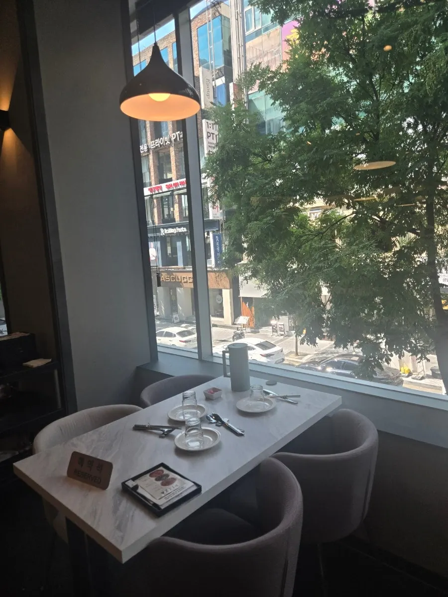 플레이트 둔산점 테이블 세팅