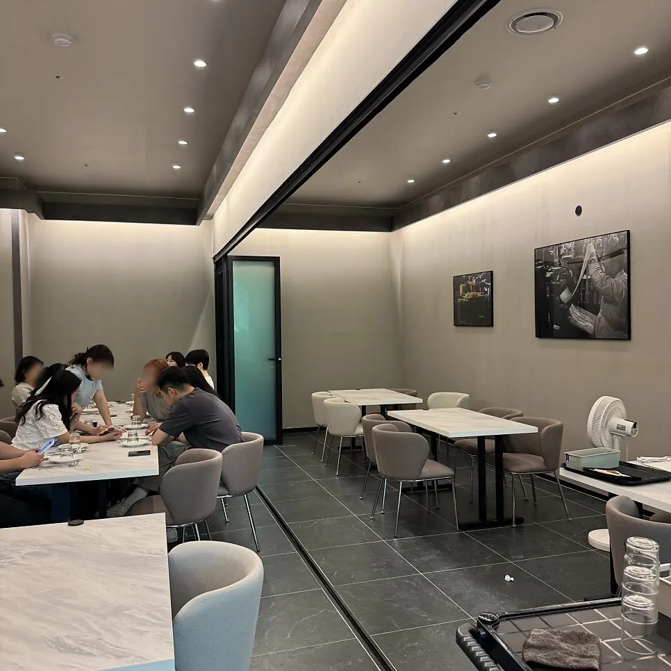 Clean dining space at Plate Dunsan Branch