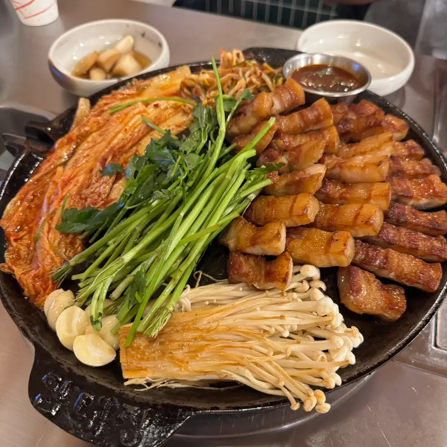 Pork belly platter served already grilled
