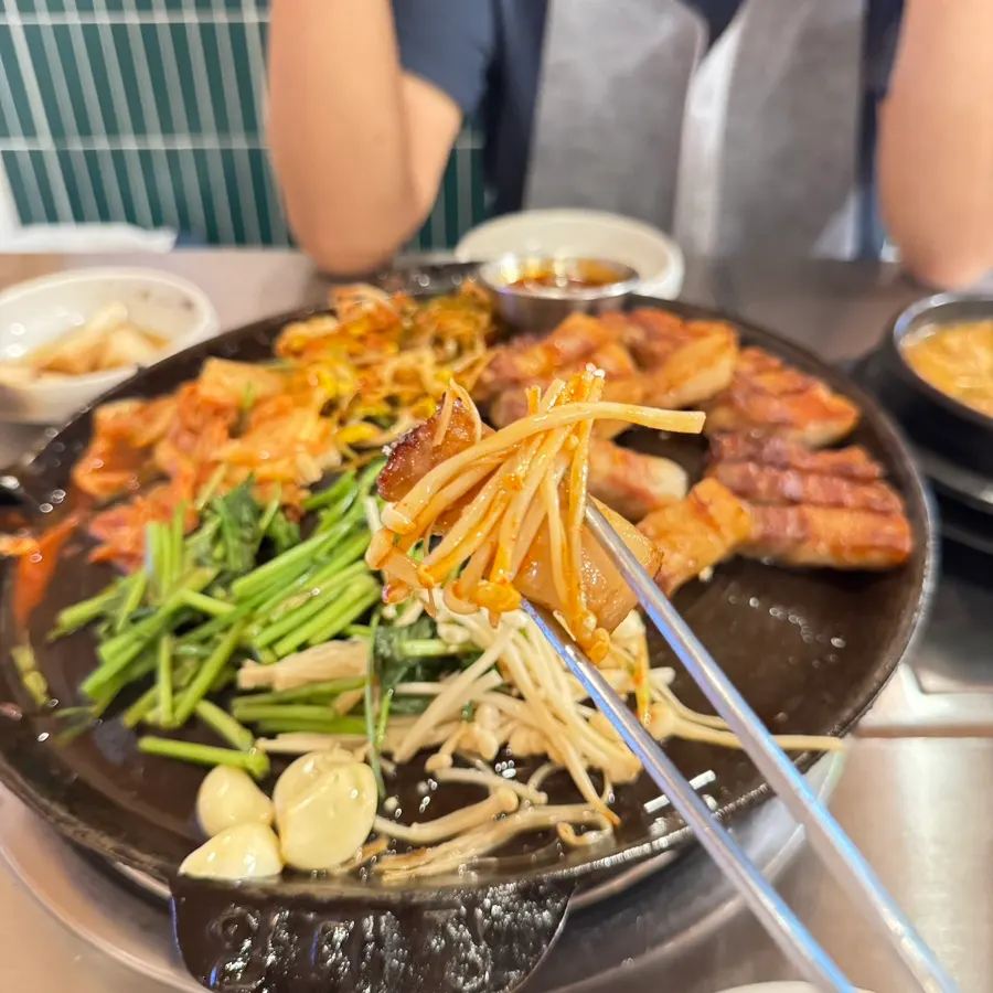 Enoki mushrooms and minari dipped in the sauce