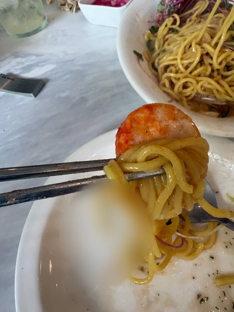 생면 파스타 면발과 해산물 클로즈업