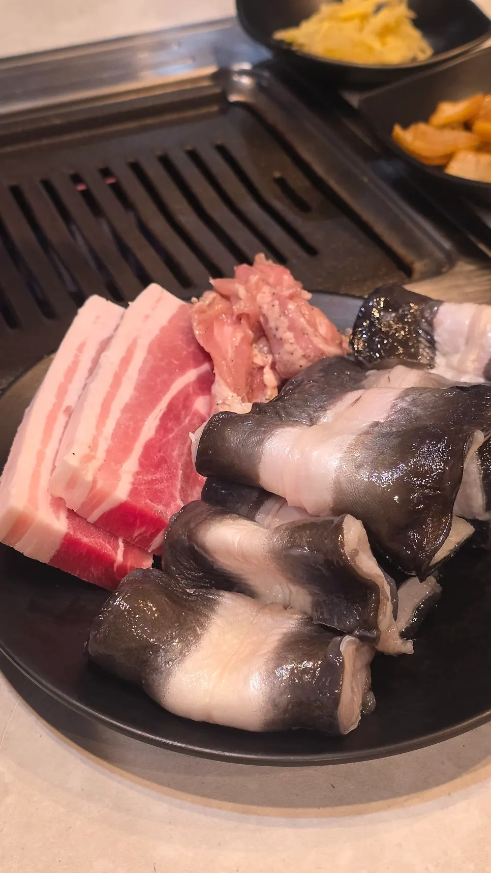 Basic eel accompaniments and table setting