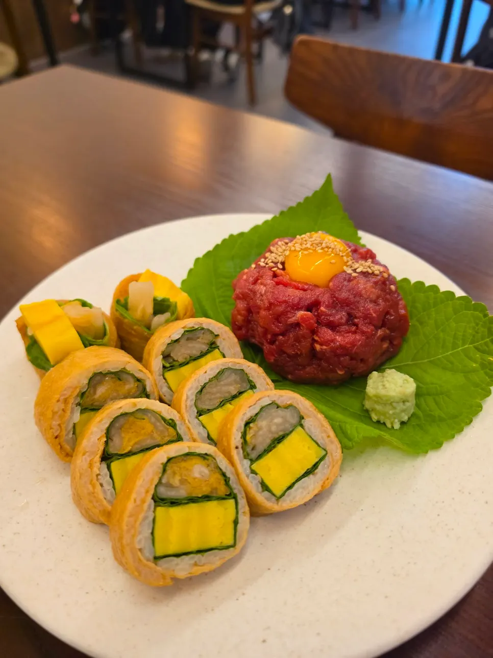 마늘쫑 장아찌와 묵은지 기본 찬