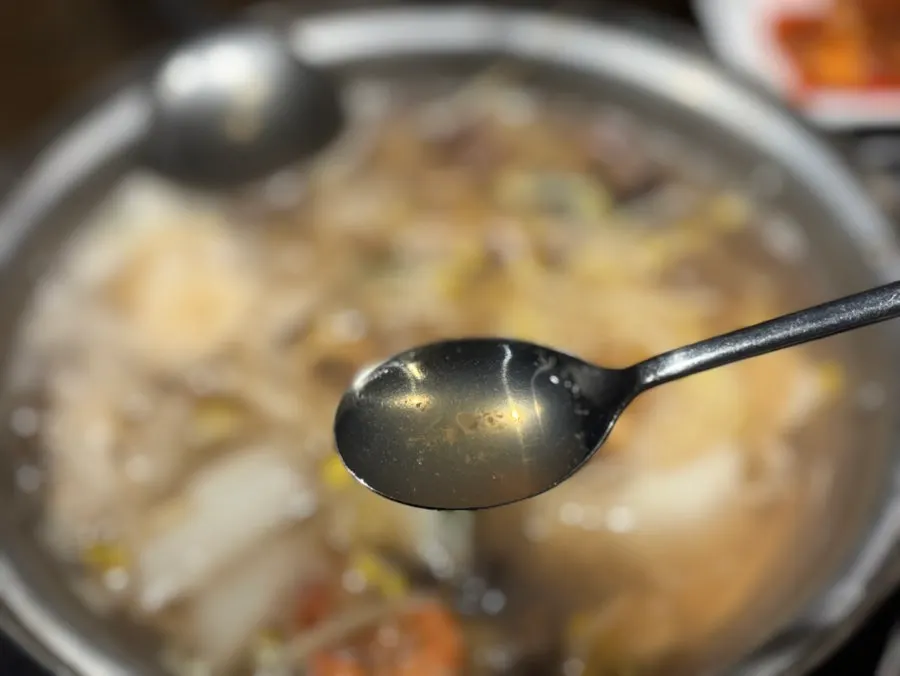 손질해 담아낸 해산물과 야채
