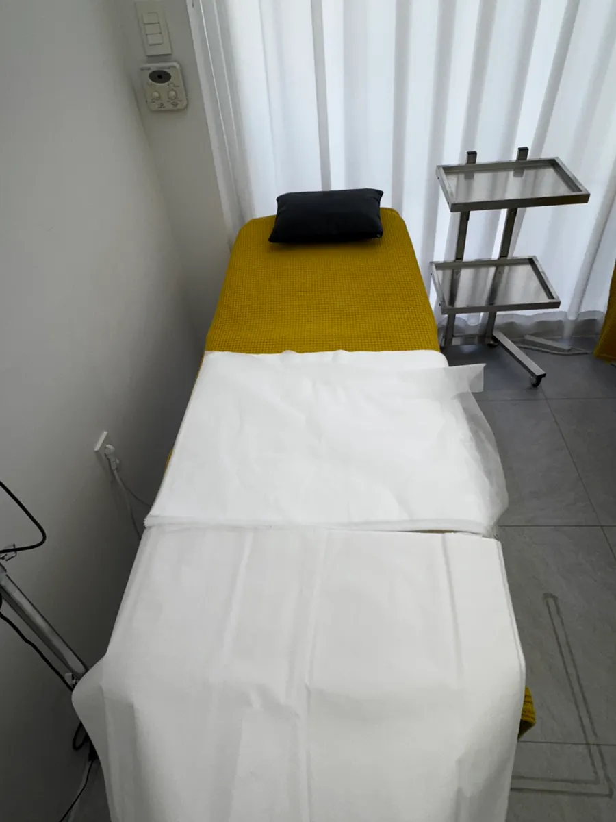Treatment bed used for the lash lift