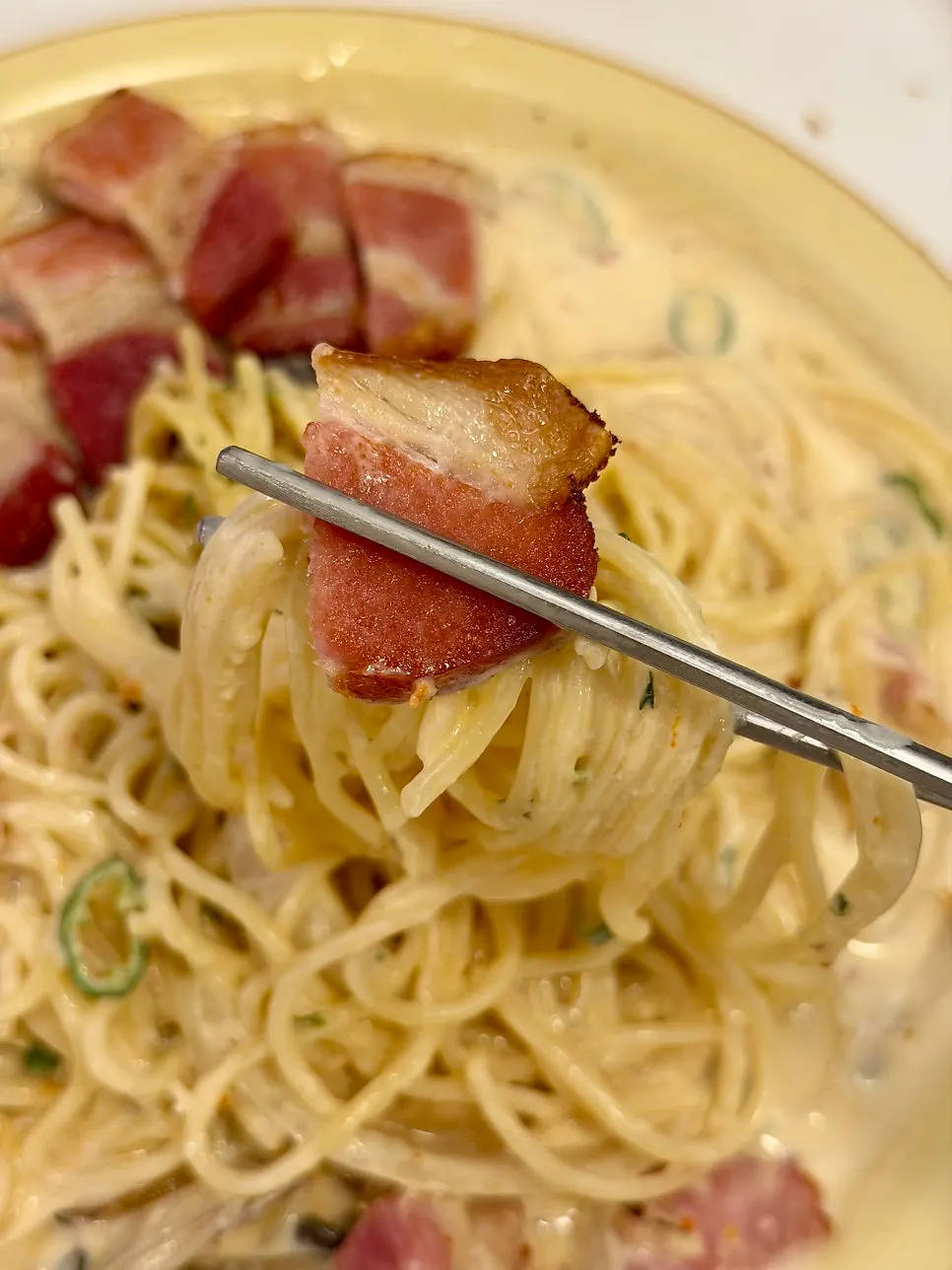Thick bacon cream pasta