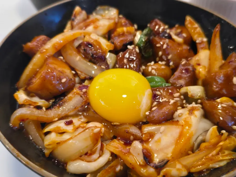 Soy-sauced pork jowl and vegetable combination