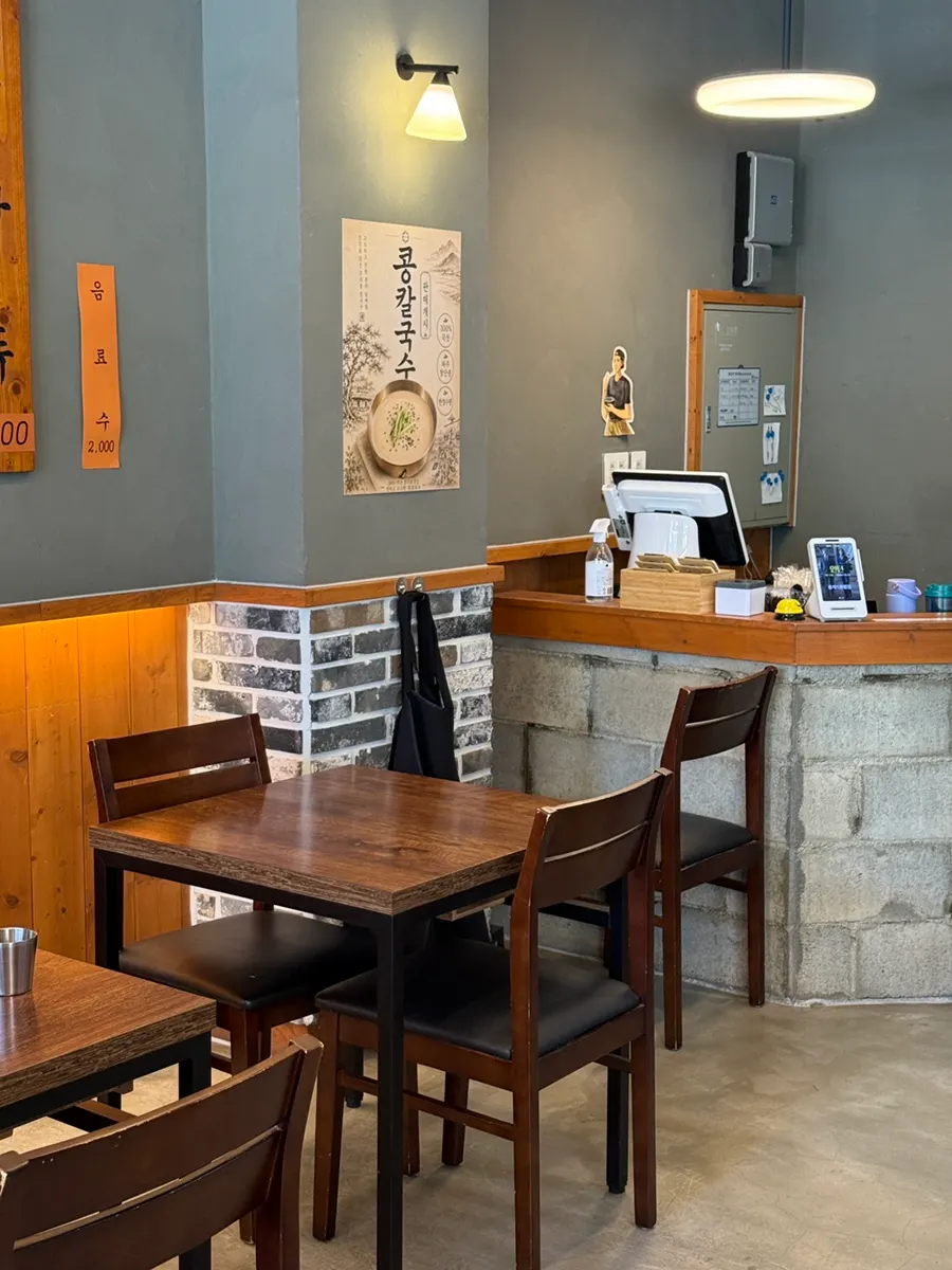 Clean interior of Yongja 1 Gwanpyeong Branch
