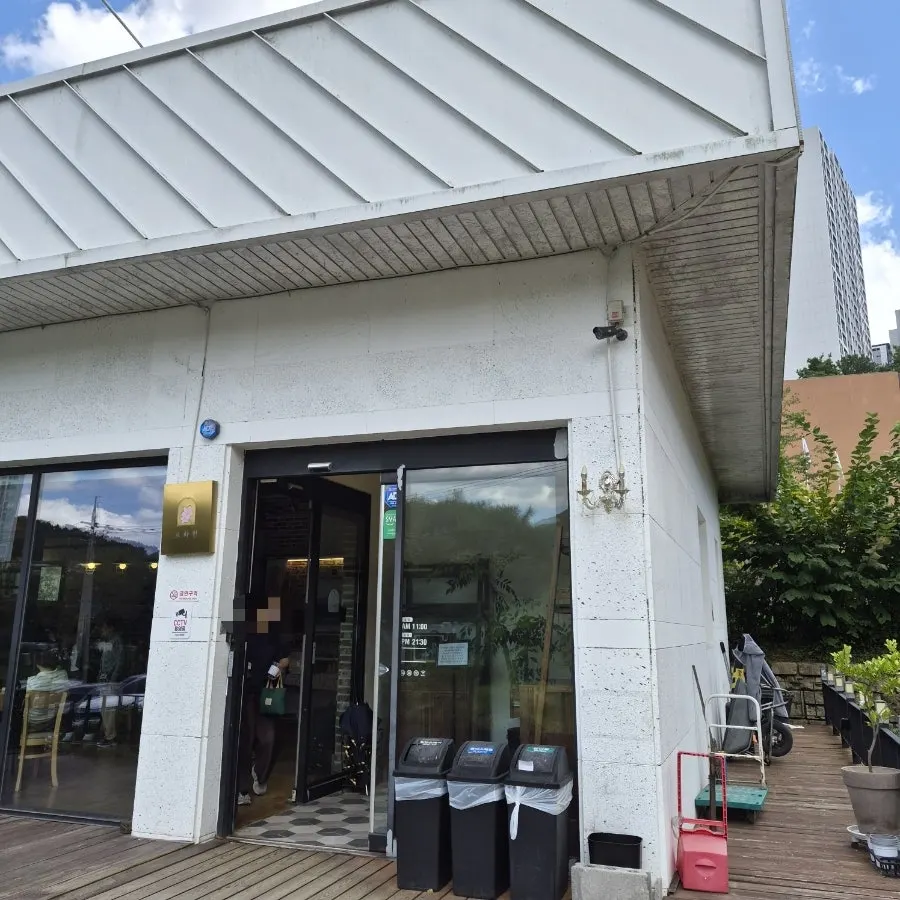 Free café drink space in the building next door