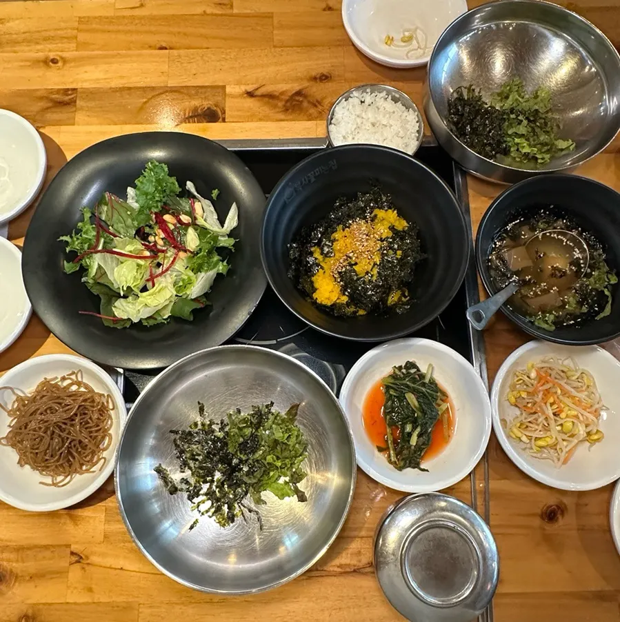 Table set with the full octopus set meal