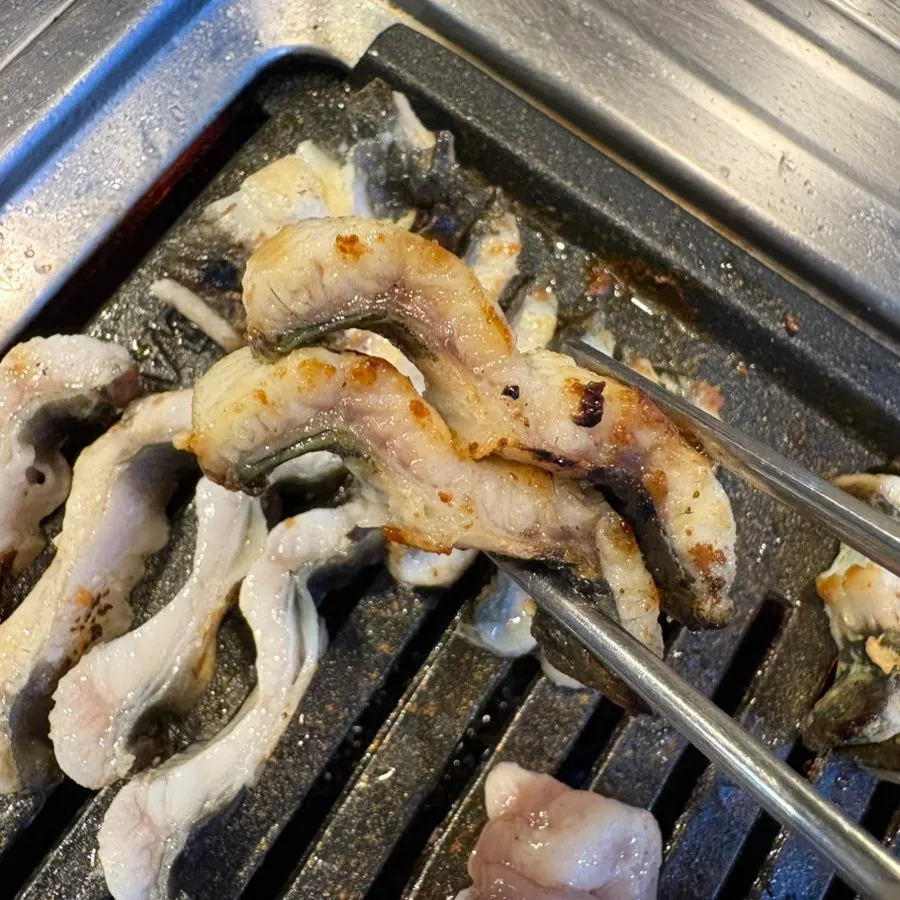 Grilled eel with salt
