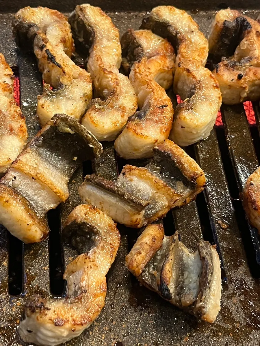 Finishing with grilled garlic and freshwater eel