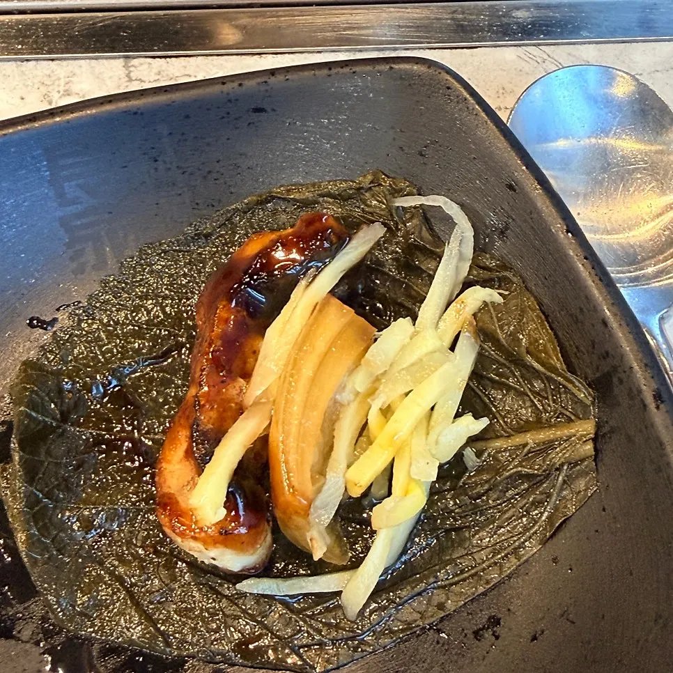 Eel eaten with aged kimchi