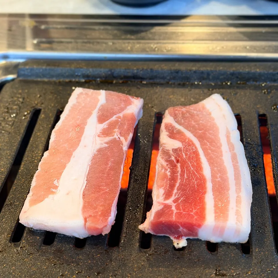 Eel on the grill with cider