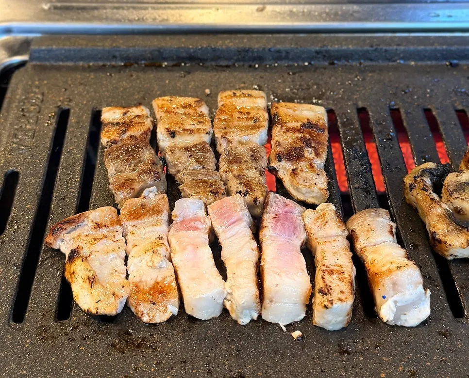 Thick pork belly placed on the grill