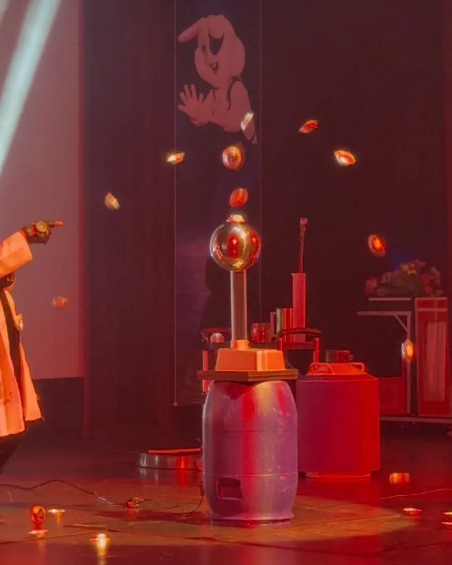 Static electricity device and aluminum foil experiment
