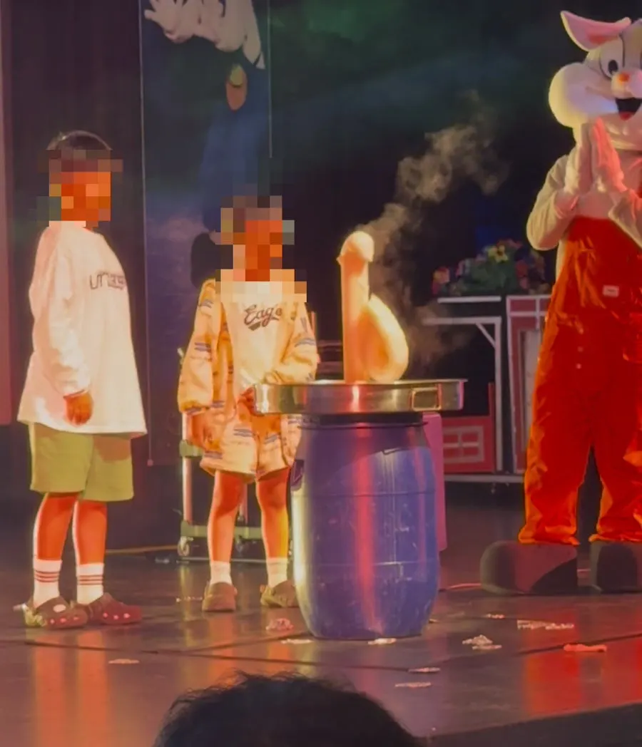 Elephant toothpaste foam expanding on stage