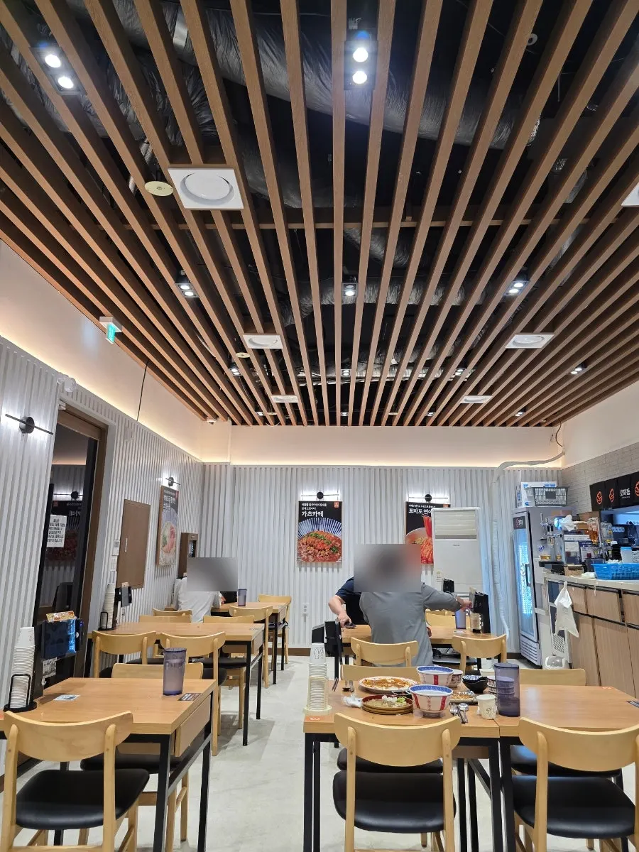 Photo of Gatjidong's comfortable restaurant atmosphere