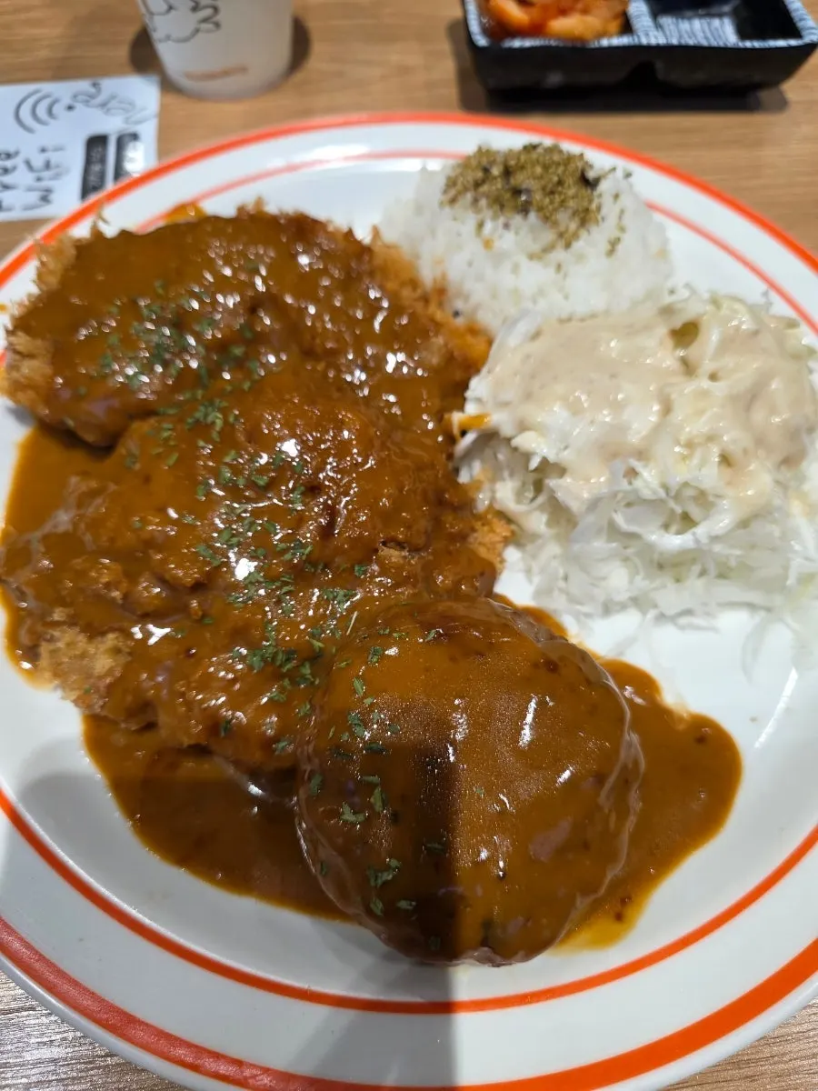 Warm hamburger steak and a generous table at Gatjidong