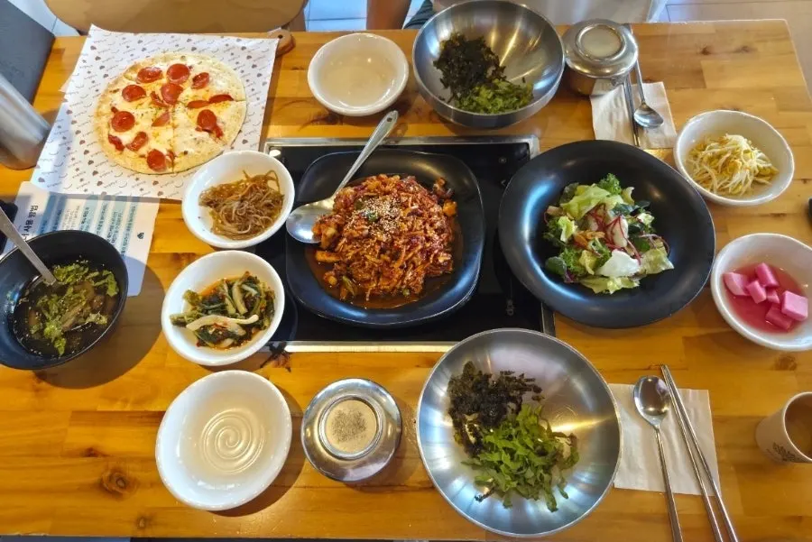 Table setting and self-service information