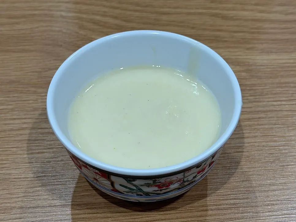 Old-fashioned Western-style soup at the self-serve station