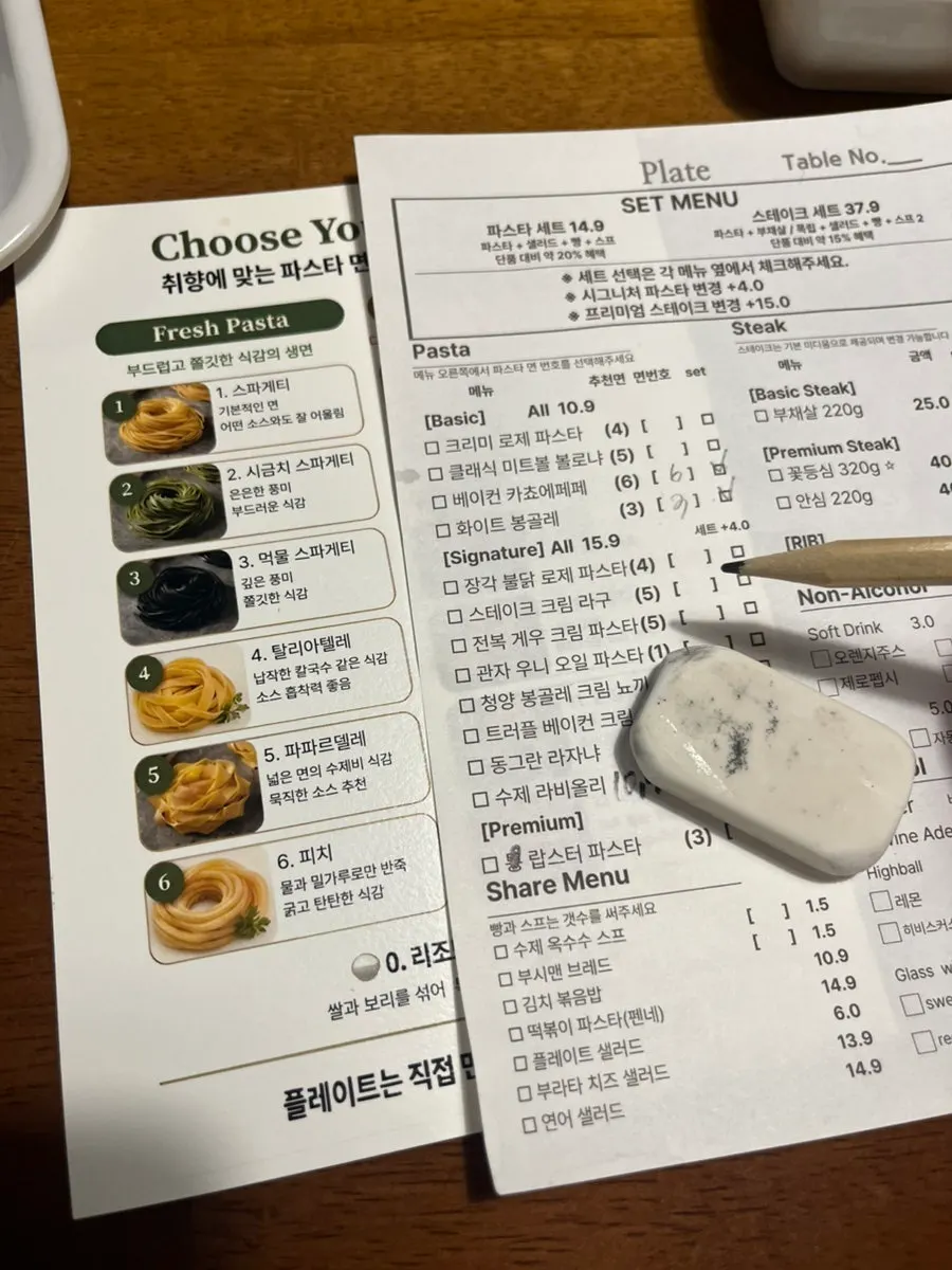 Interior decor of Plate's Sunhwa branch