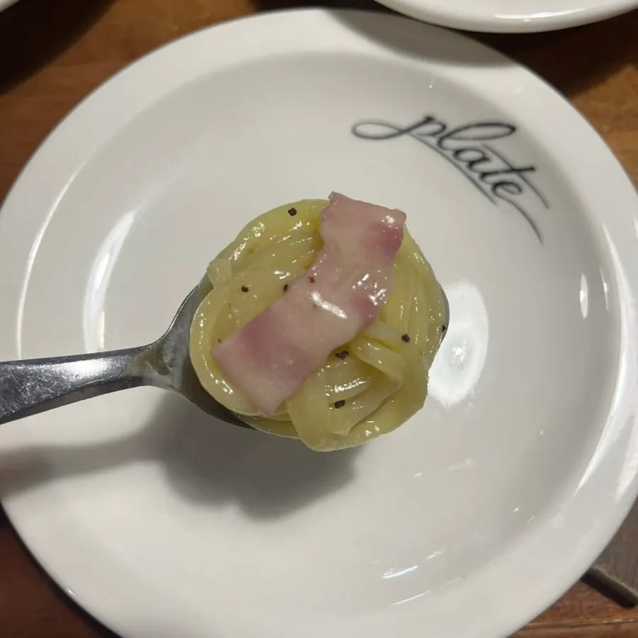 Close-up of the thick fresh piche noodles in cacio e pepe