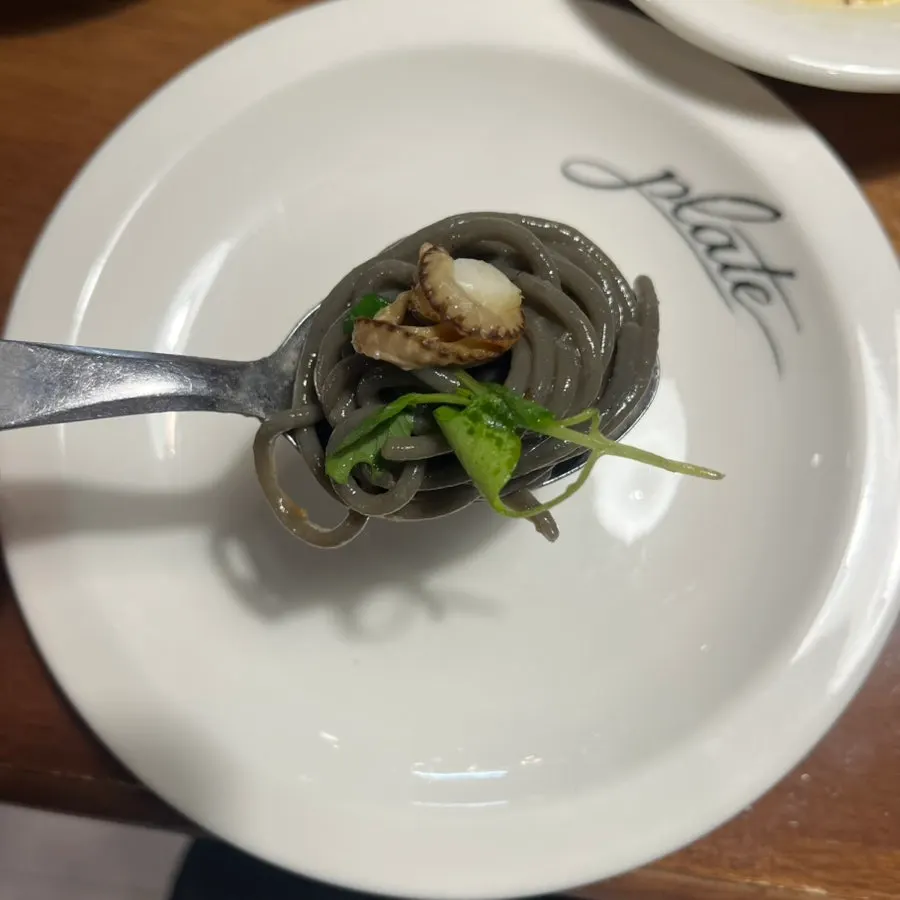 Ink spaghetti white vongole with clams