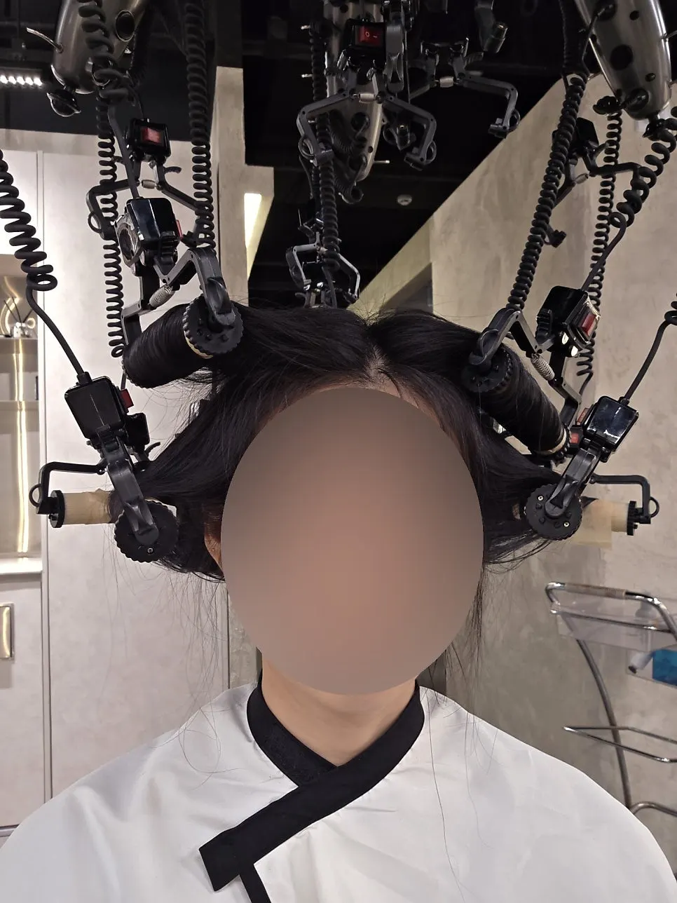 Hair rolled into setting perm rods for the CS-curl