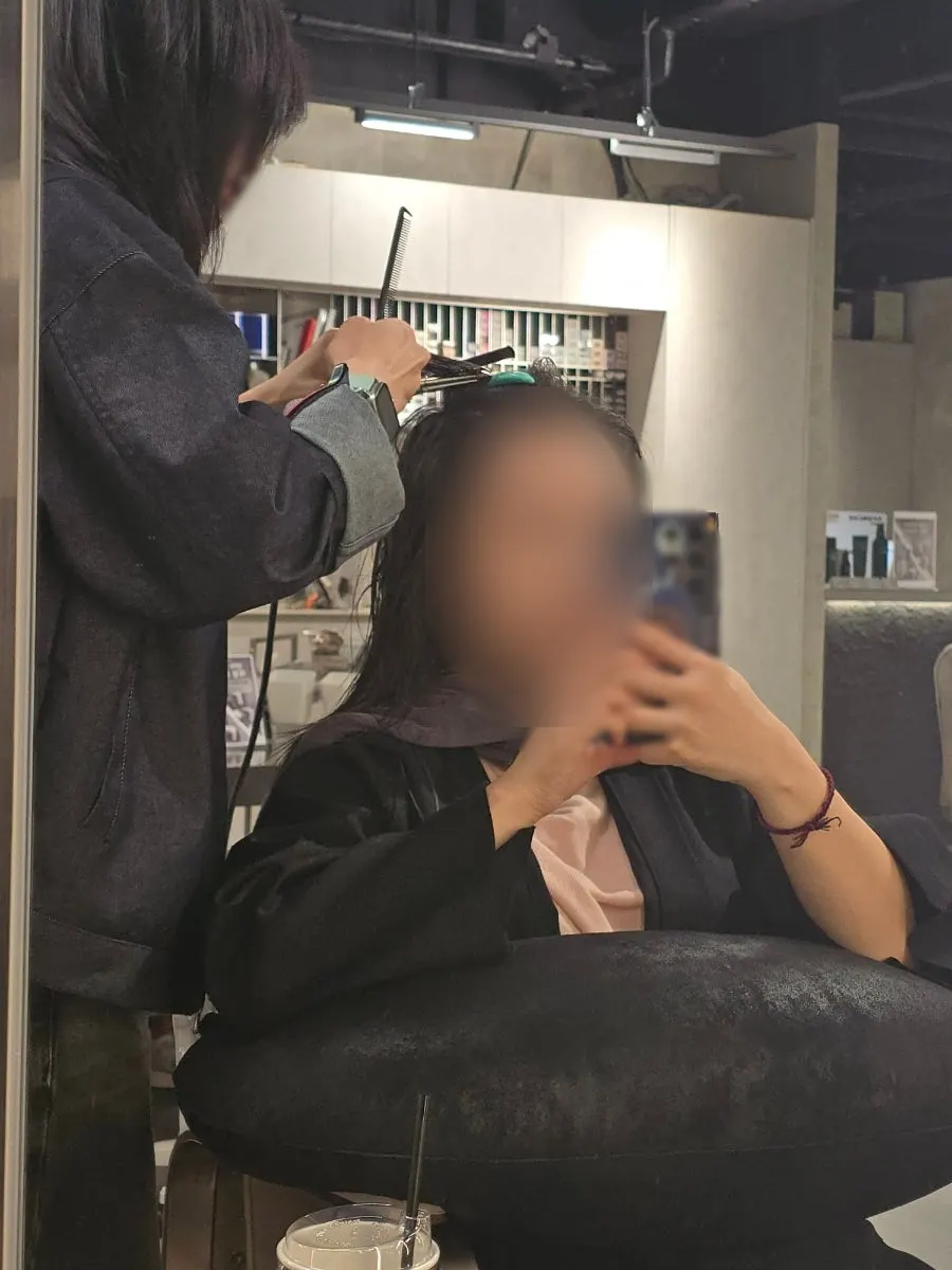Finishing the hair with an iron