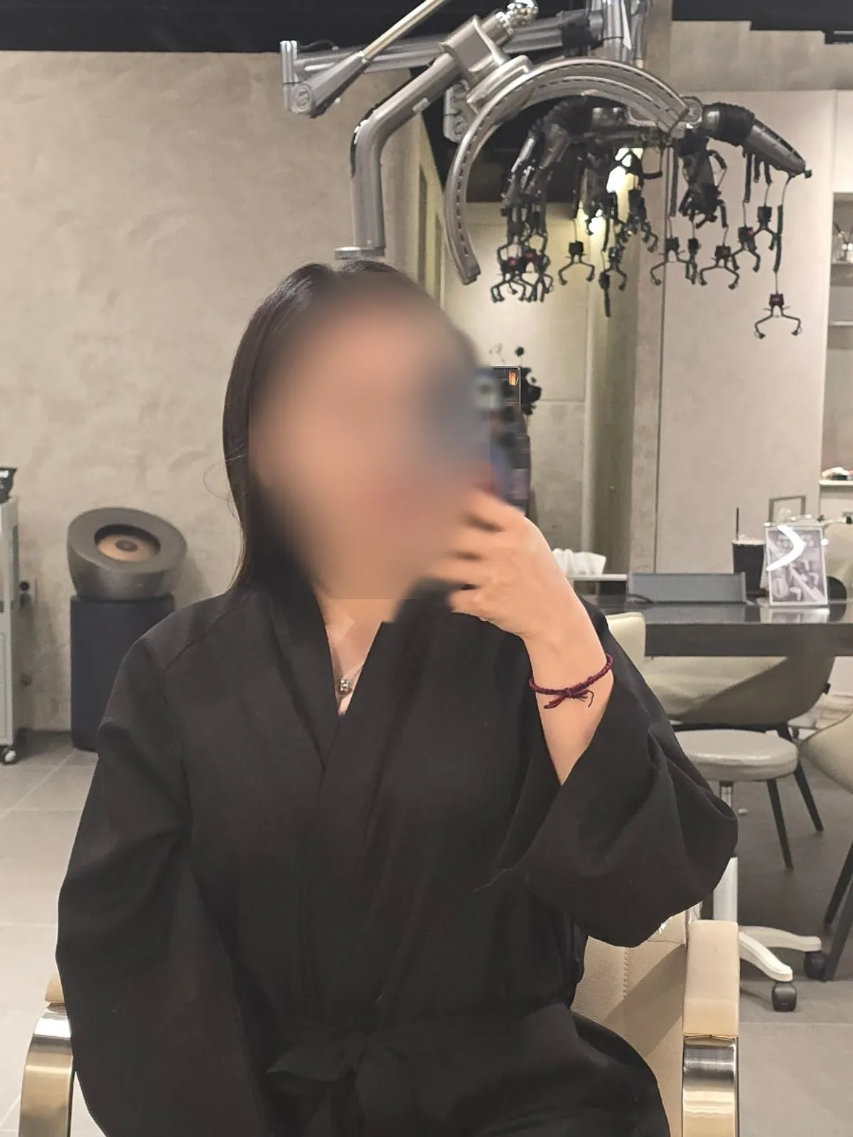 Hair with revived volume after the root volume perm