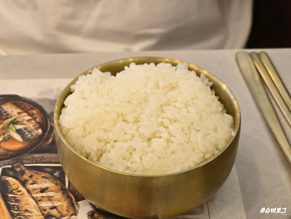 Set meals with brown rice and white rice