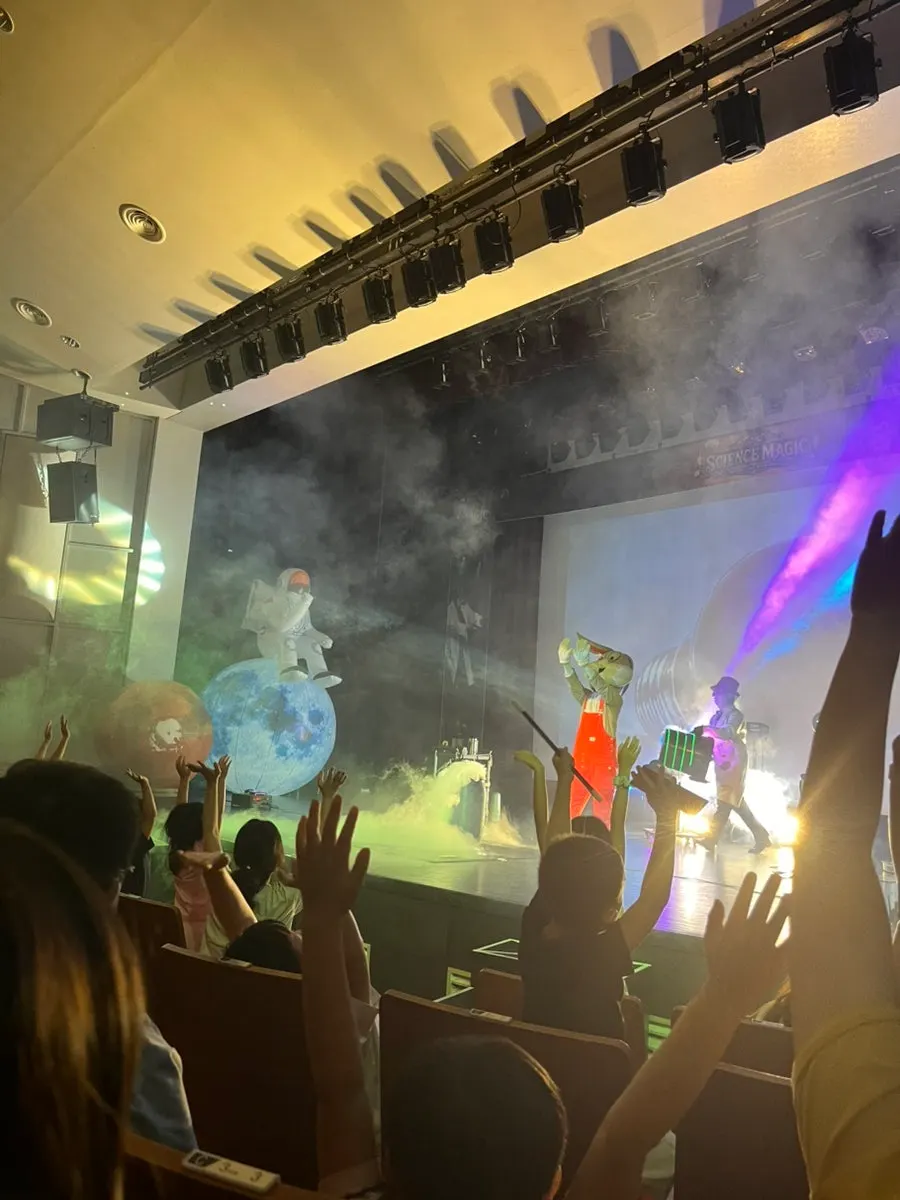 Science magic tools and an experiment onstage