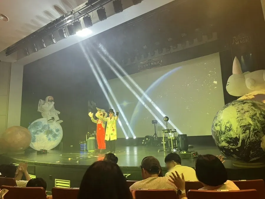 The science magic tool souvenir given to attendees