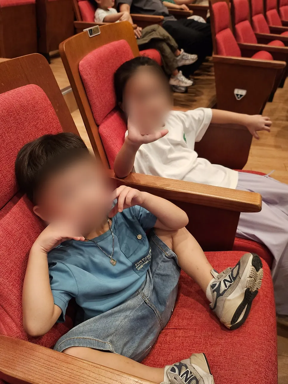 開演前螢幕上出現的零食猜謎