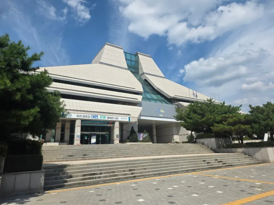 Exterior of Pyeongsong Youth Culture Center in Daejeon