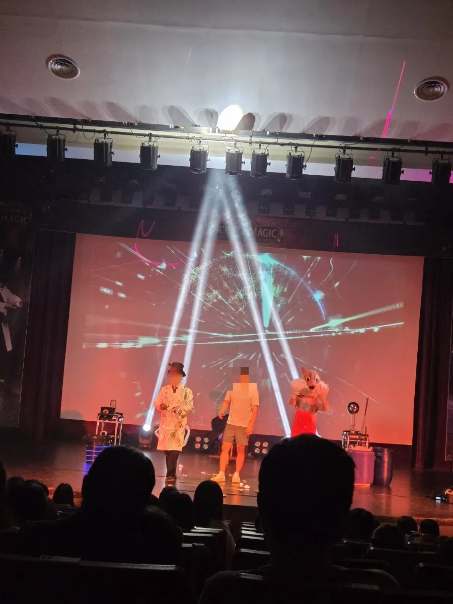 The character Toto appearing on stage