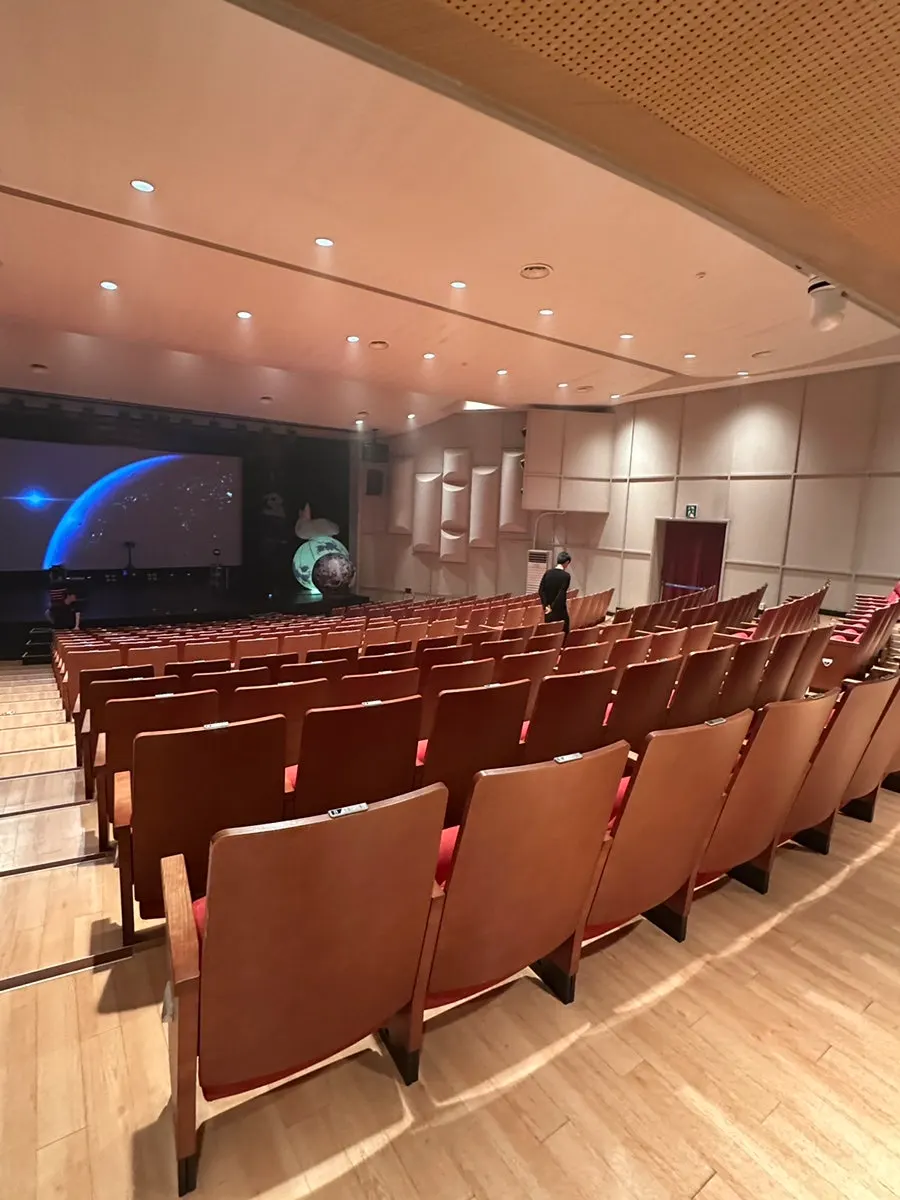 공연을 마치고 나온 평송청소년문화센터 야외