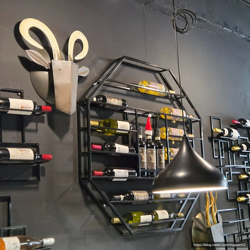 Seating inside Plate Sunhwa branch