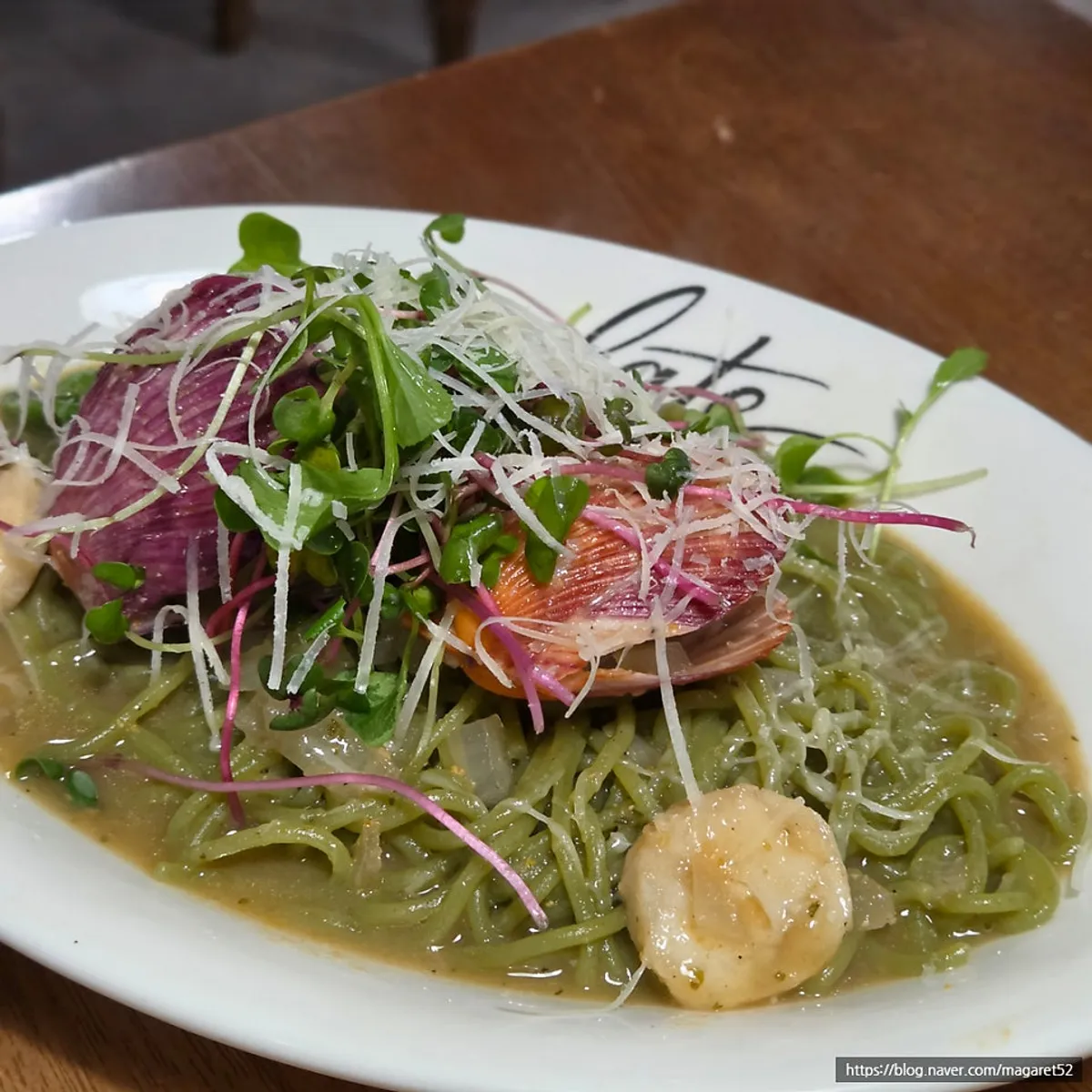 Uni and scallop oil pasta made with spinach noodle